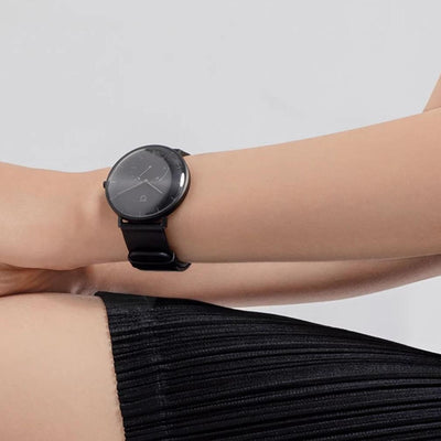 side view of the hybrid smartwatch